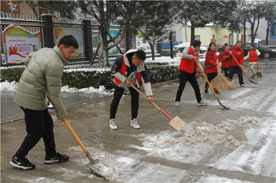 【宝特校·志愿服务】除冰扫雪在行动  志愿精神润虹园